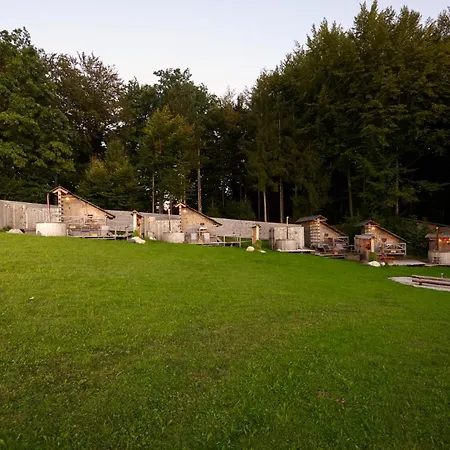 Alp Glamping Village רדובליצ'ה