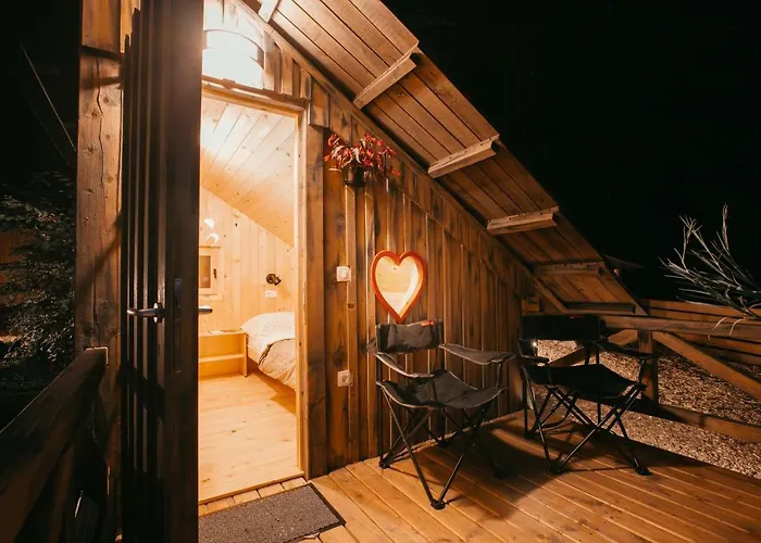 Alp Glamping Village 캠프장 라도블리차